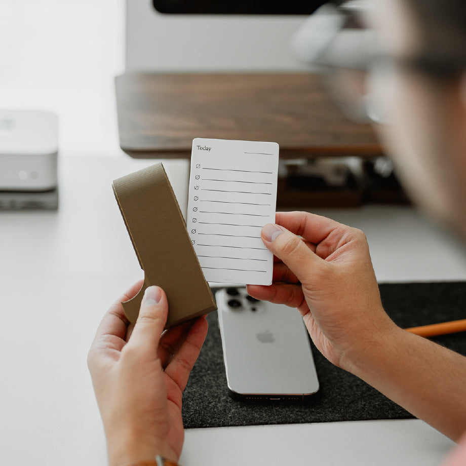 Vienna Stand - Minimal Card Holder for Your Desk